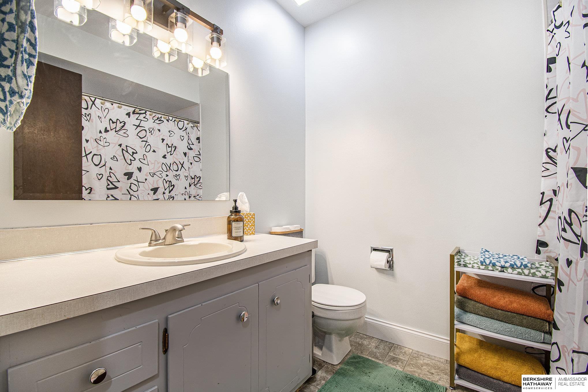 Omaha, Nebraska 68134, United States, 4 Bedrooms Bedrooms, ,2 BathroomsBathrooms,Residential,Active,159927