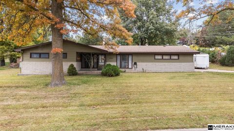 Photo of 2006 Pleasantview Lane, Bellevue, NE 68005 (MLS # 22531177)