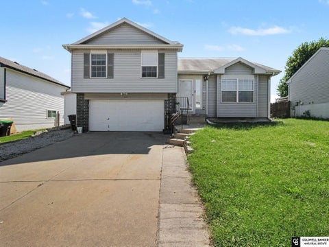 Photo of 8013 Craig Avenue, Omaha, NE 68122 (MLS # 22626353)