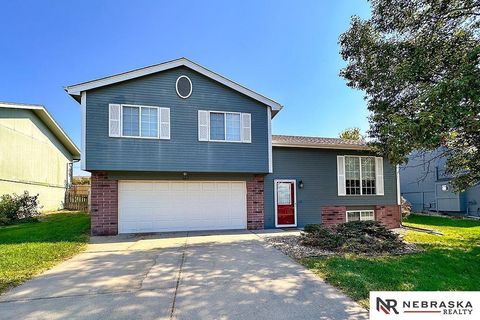Photo of 6611 N 108th Avenue, Omaha, NE 68164 (MLS # 22528409)