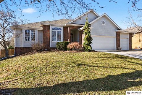 Photo of 919 Rawhide Road, Papillion, NE 68046 (MLS # 22606834)