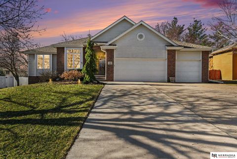 Photo of 919 Rawhide Road, Papillion, NE 68046 (MLS # 22606834)