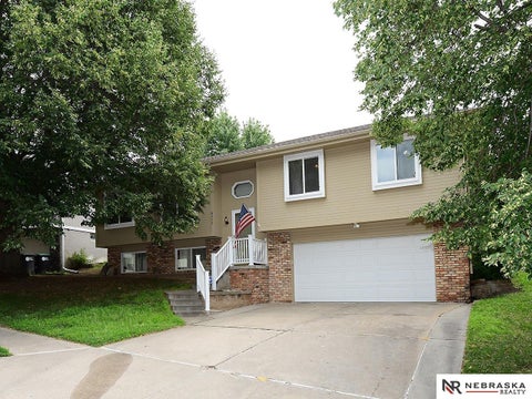 Photo of 6317 N 112th Circle, Omaha, NE 68164 (MLS # 22618736)