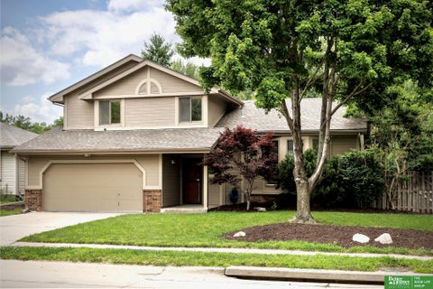 Photo of 16010 Rolling Ridge Road, Omaha, NE 68135 (MLS # 22618097)
