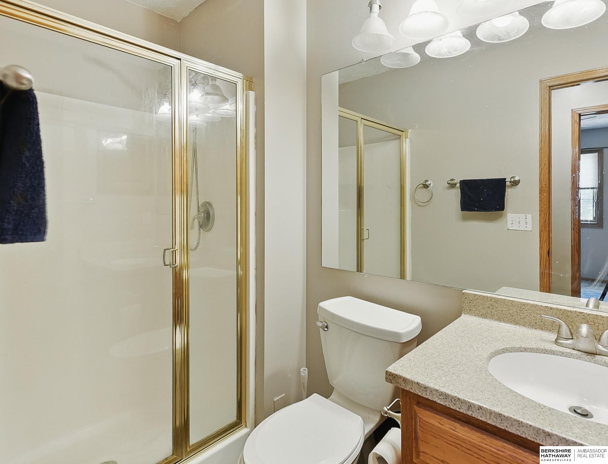 Omaha, Nebraska 68122, United States, 3 Bedrooms Bedrooms, ,2 BathroomsBathrooms,Residential,Pending,180847