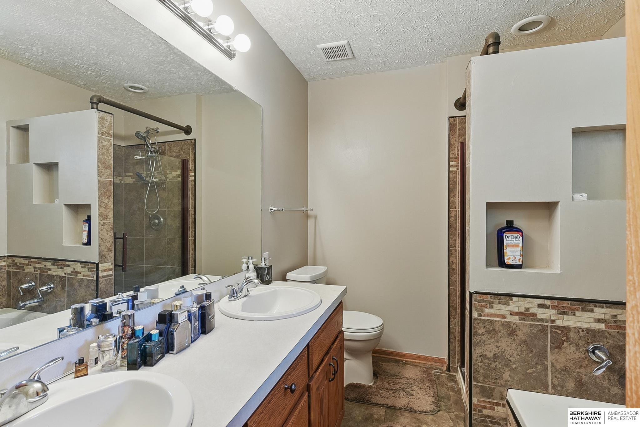 Omaha, Nebraska 68122, United States, 3 Bedrooms Bedrooms, ,2 BathroomsBathrooms,Residential,Pending,180847