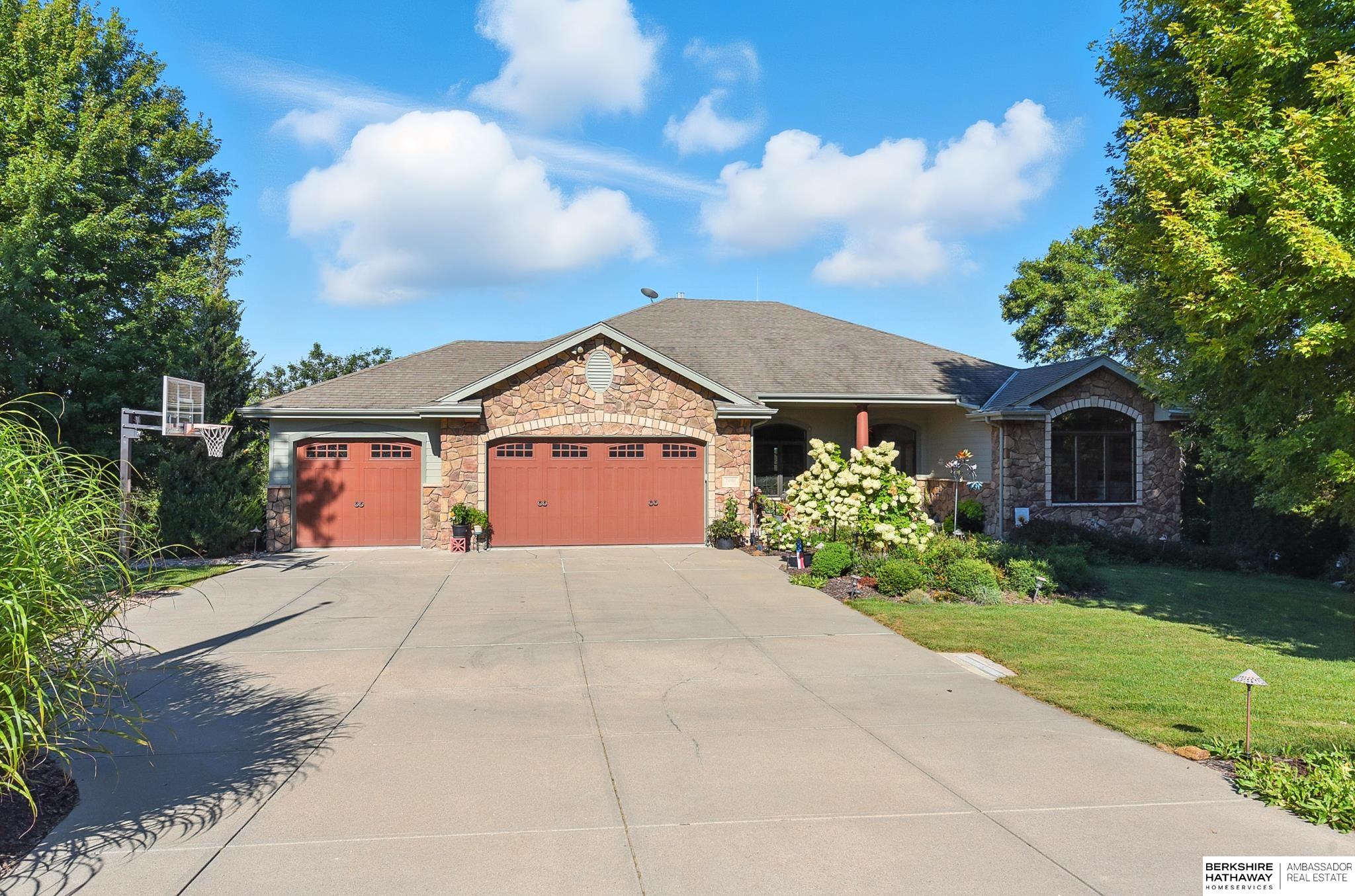 Louisville, Nebraska 68037, United States, 3 Bedrooms Bedrooms, ,3 BathroomsBathrooms,Residential,Active,198590