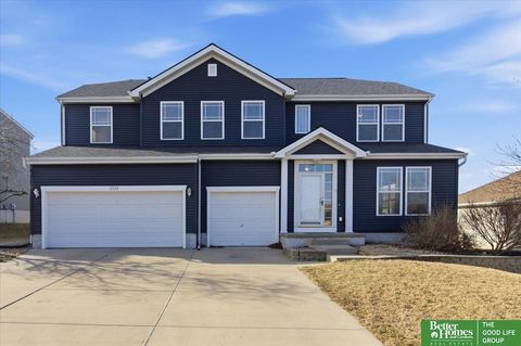 Photo of 2102 Sunburst Drive, Papillion, NE 68046 (MLS # 22604366)