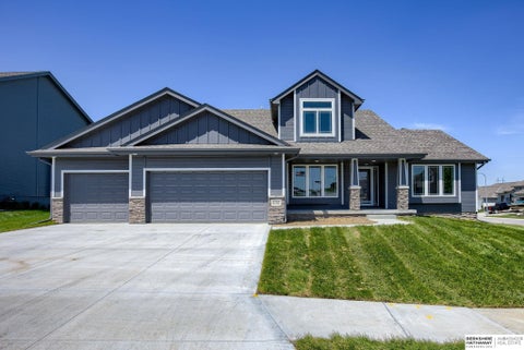 Photo of 4302 Chennault Street, Bellevue, NE 68123 (MLS # 22615362)
