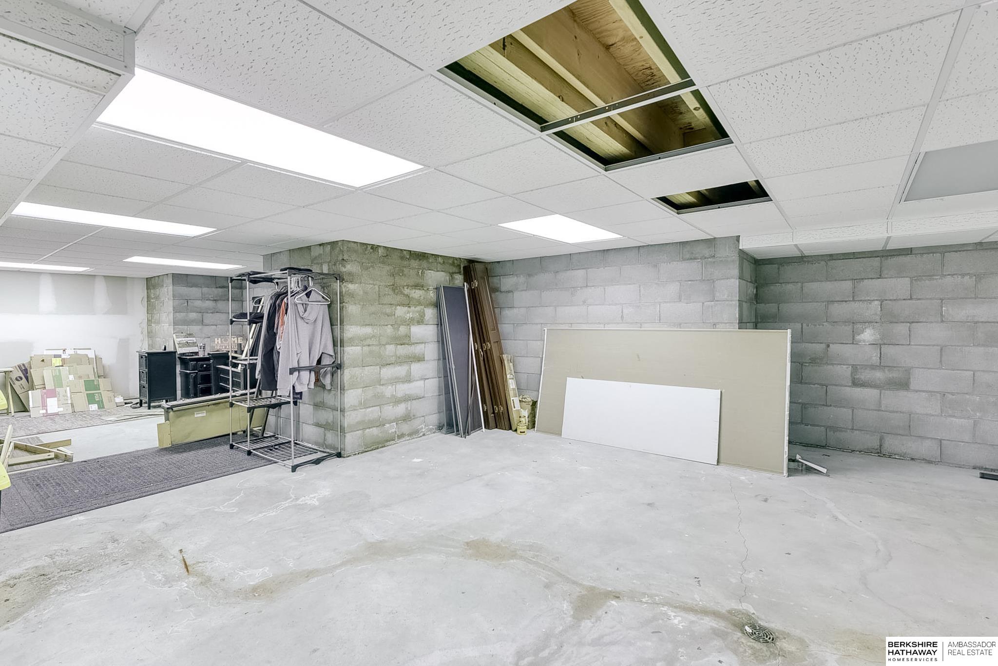 Council Bluffs, Iowa 51503, United States, 3 Bedrooms Bedrooms, ,3 BathroomsBathrooms,Residential,Active,44277