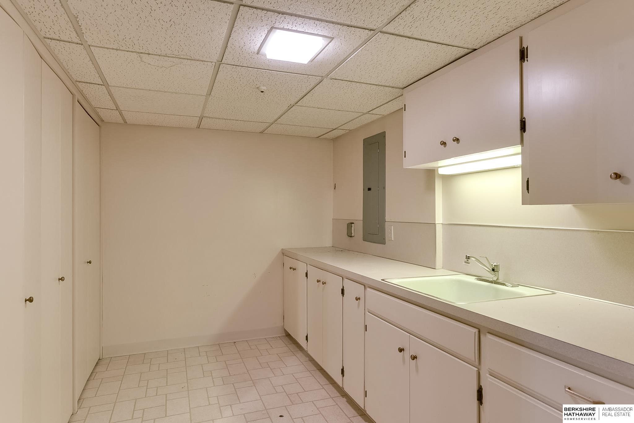 Council Bluffs, Iowa 51503, United States, 3 Bedrooms Bedrooms, ,3 BathroomsBathrooms,Residential,Active,44277