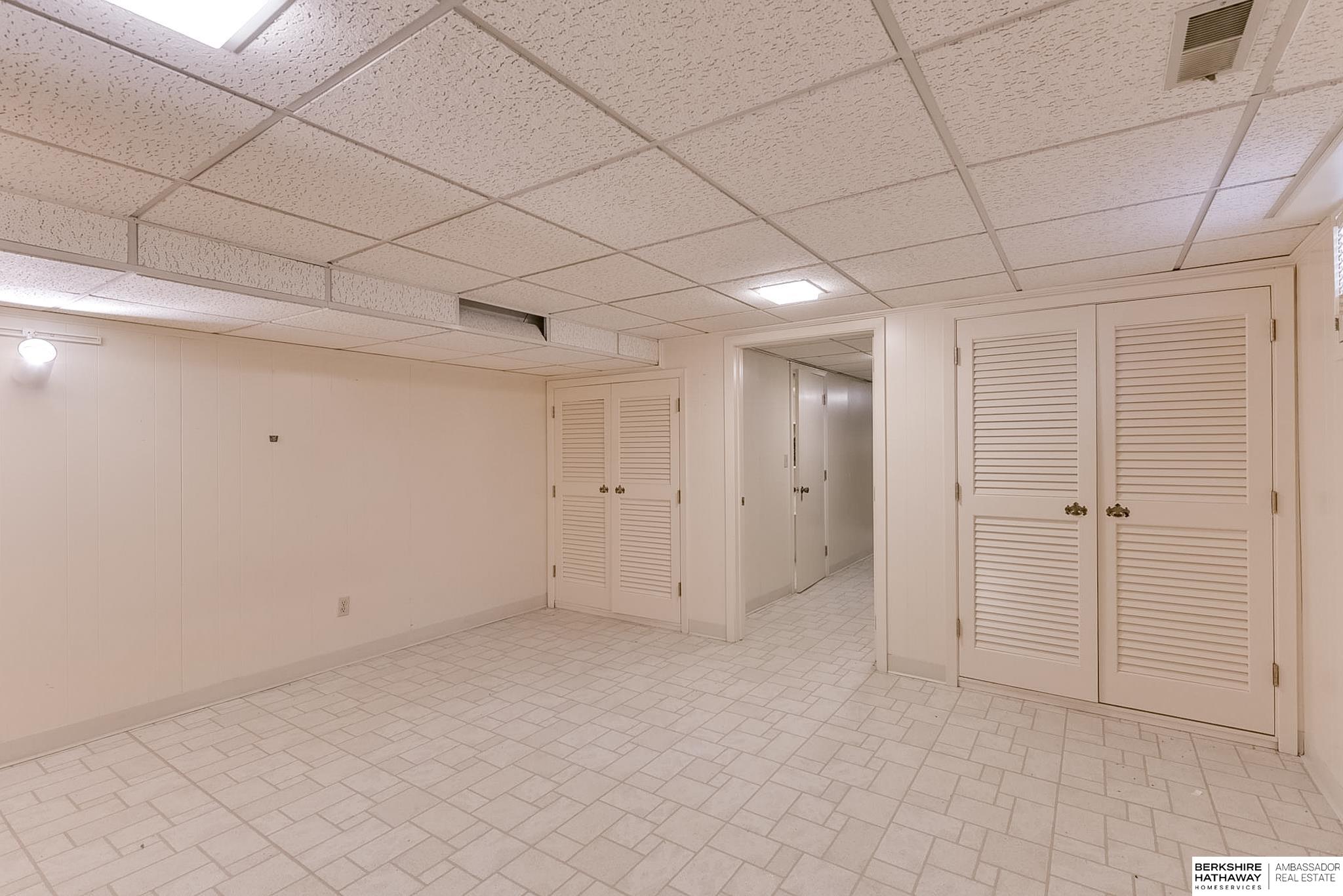 Council Bluffs, Iowa 51503, United States, 3 Bedrooms Bedrooms, ,3 BathroomsBathrooms,Residential,Active,44277