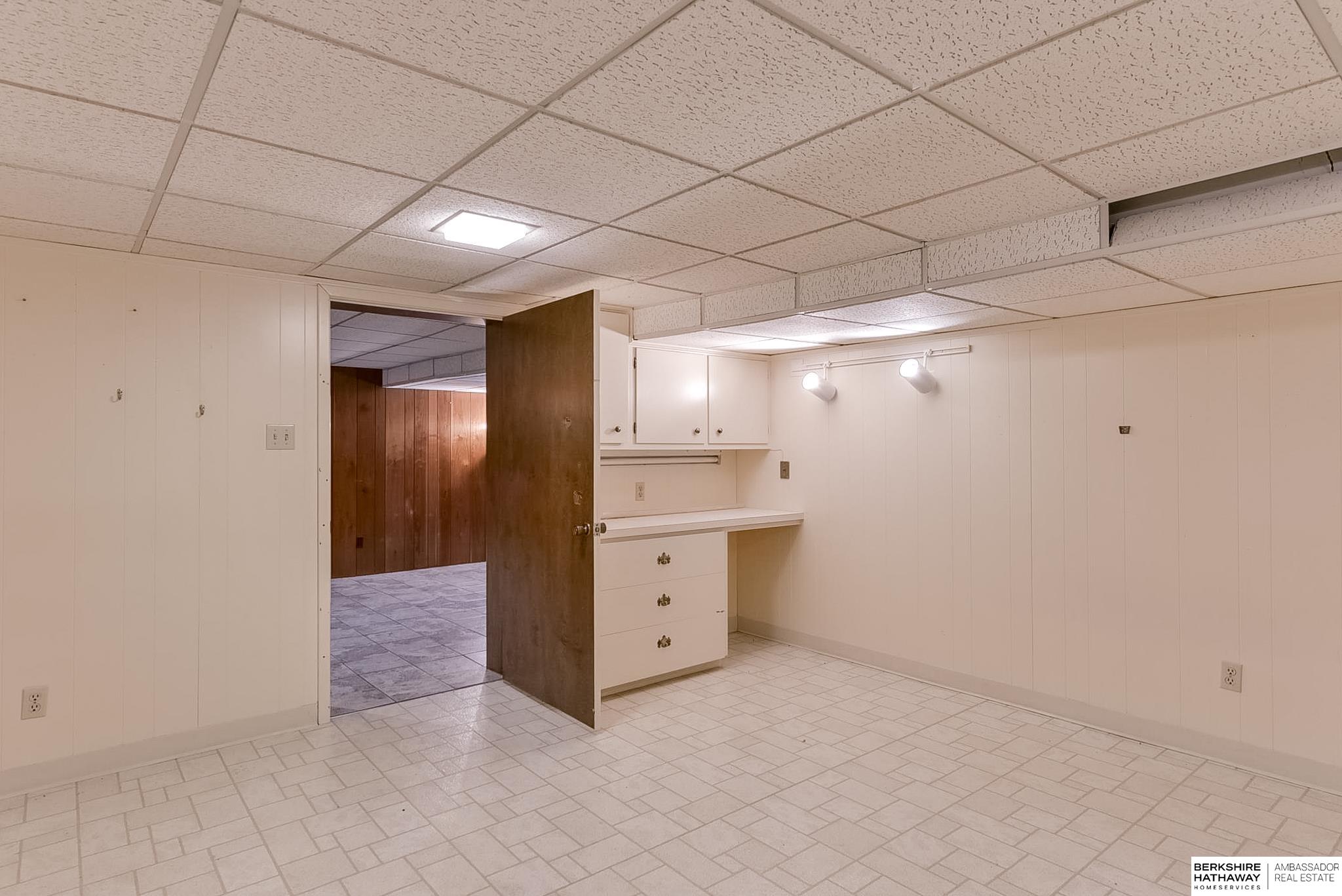 Council Bluffs, Iowa 51503, United States, 3 Bedrooms Bedrooms, ,3 BathroomsBathrooms,Residential,Active,44277