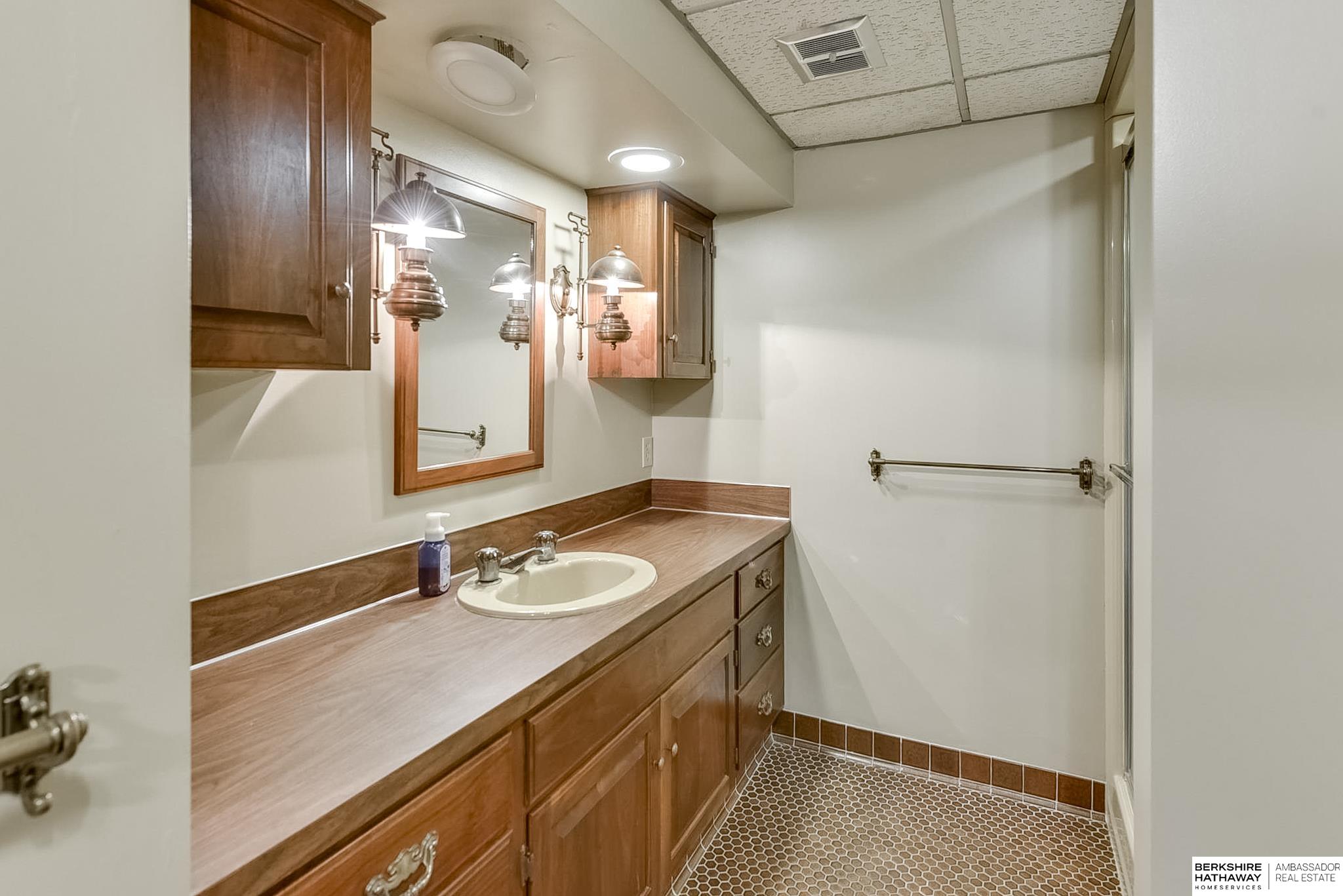 Council Bluffs, Iowa 51503, United States, 3 Bedrooms Bedrooms, ,3 BathroomsBathrooms,Residential,Active,44277