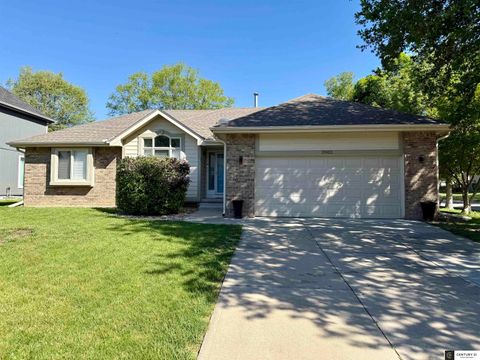 Photo of 2902 Blackhawk Drive, Bellevue, NE 68123 (MLS # 22615319)