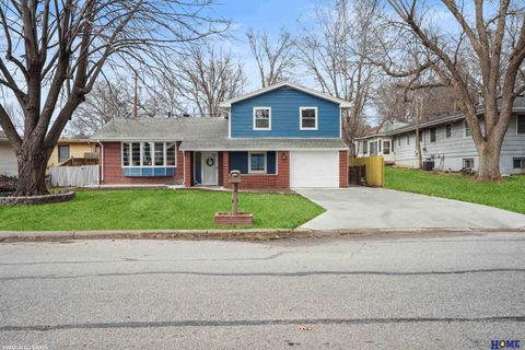 Photo of 6626 Bethany Park Drive, Lincoln, NE 68505 (MLS # 22612256)