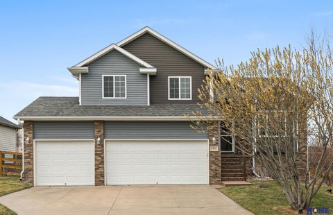 Photo of 2452 Grainger Parkway, Lincoln, NE 68512 (MLS # 22607643)