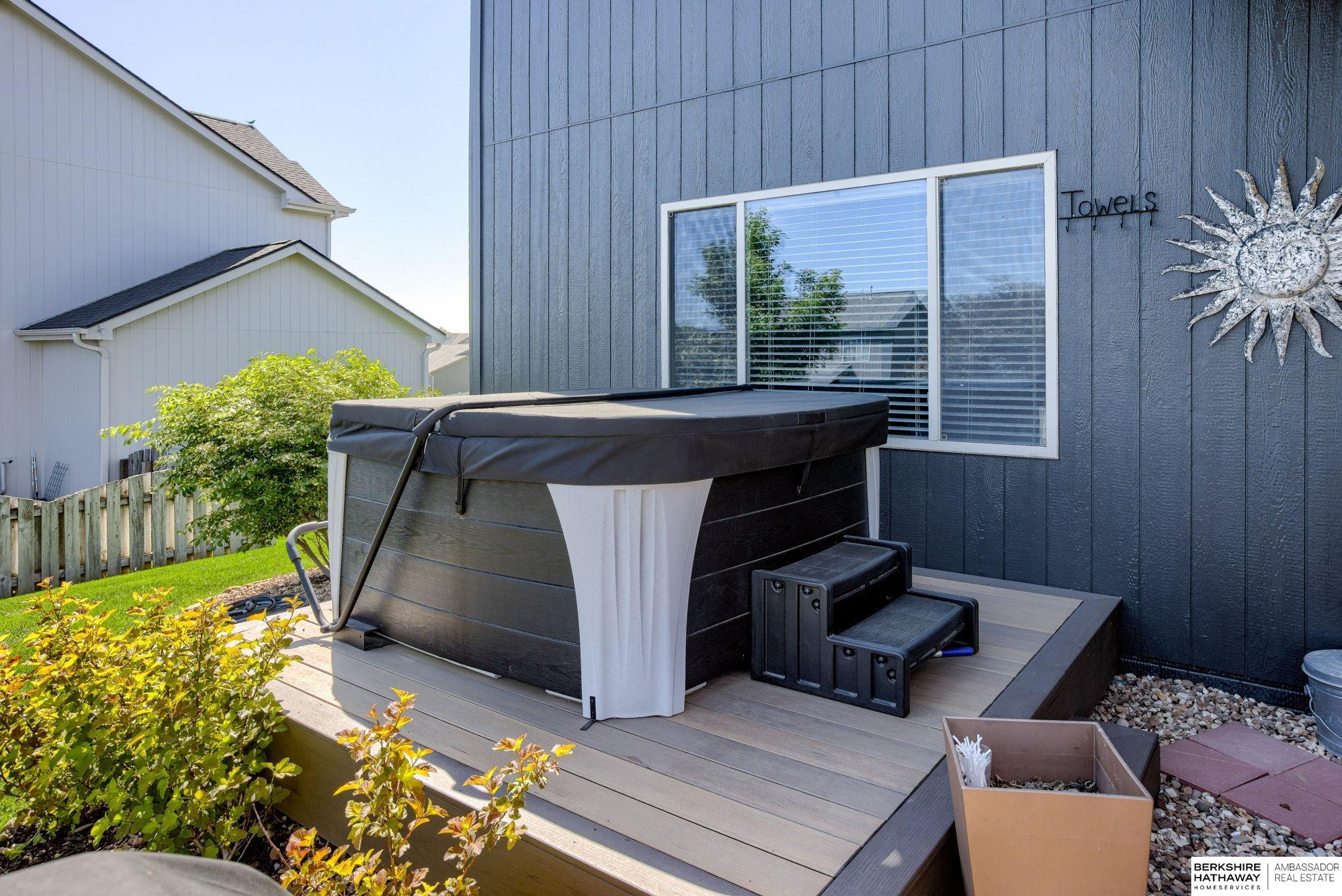 Omaha, Nebraska 68116, United States, 4 Bedrooms Bedrooms, ,3 BathroomsBathrooms,Residential,Active,177962