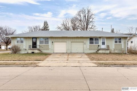 Photo of 1925-1935 E Dodge Street, Fremont, NE 68025 (MLS # 22601740)
