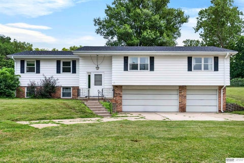 Photo of 11303 Oakland Drive, Papillion, NE 68133 (MLS # 22618871)