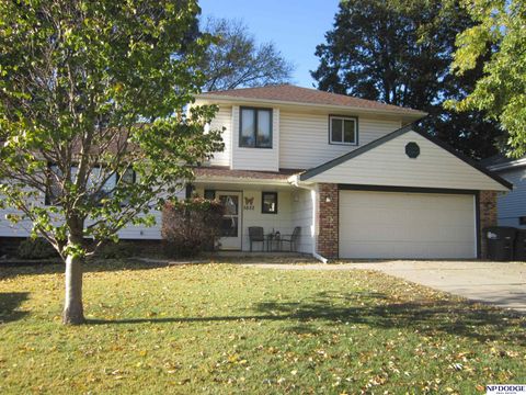 Photo of 5822 S 104th Avenue, Omaha, NE 68127 (MLS # 22531266)