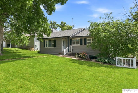 Photo of 1411 Sunbury Drive, Bellevue, NE 68005 (MLS # 22615910)