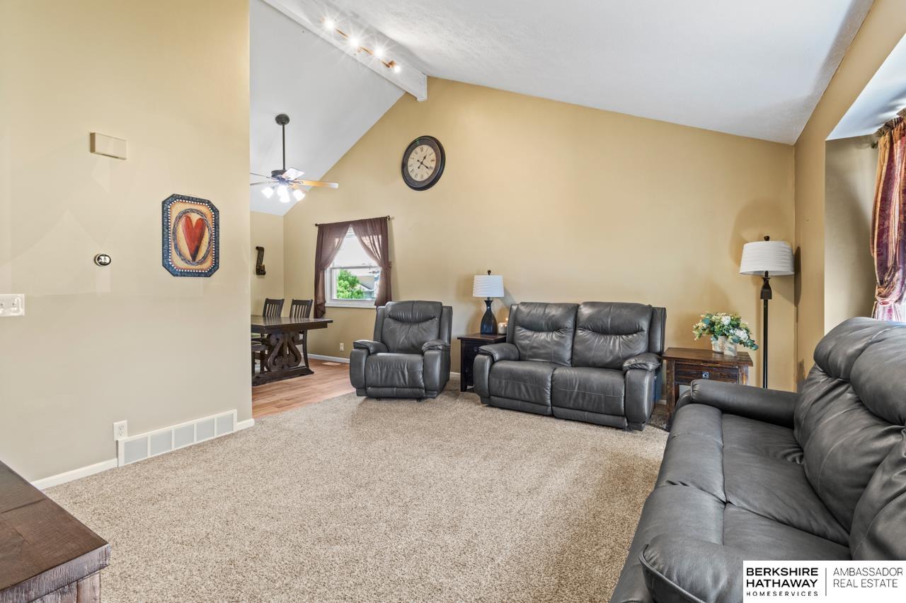 Omaha, Nebraska 68137, United States, 3 Bedrooms Bedrooms, ,2 BathroomsBathrooms,Residential,Pending,121275