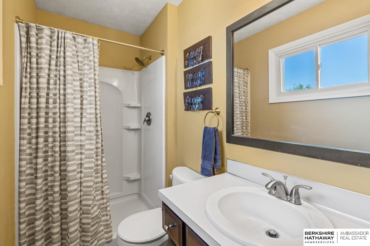 Omaha, Nebraska 68137, United States, 3 Bedrooms Bedrooms, ,2 BathroomsBathrooms,Residential,Pending,121275