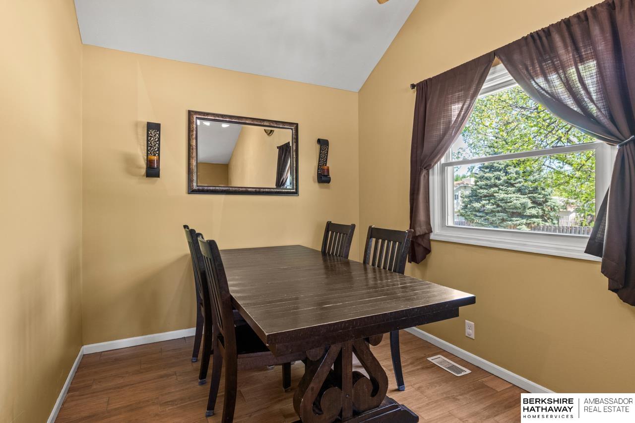 Omaha, Nebraska 68137, United States, 3 Bedrooms Bedrooms, ,2 BathroomsBathrooms,Residential,Pending,121275