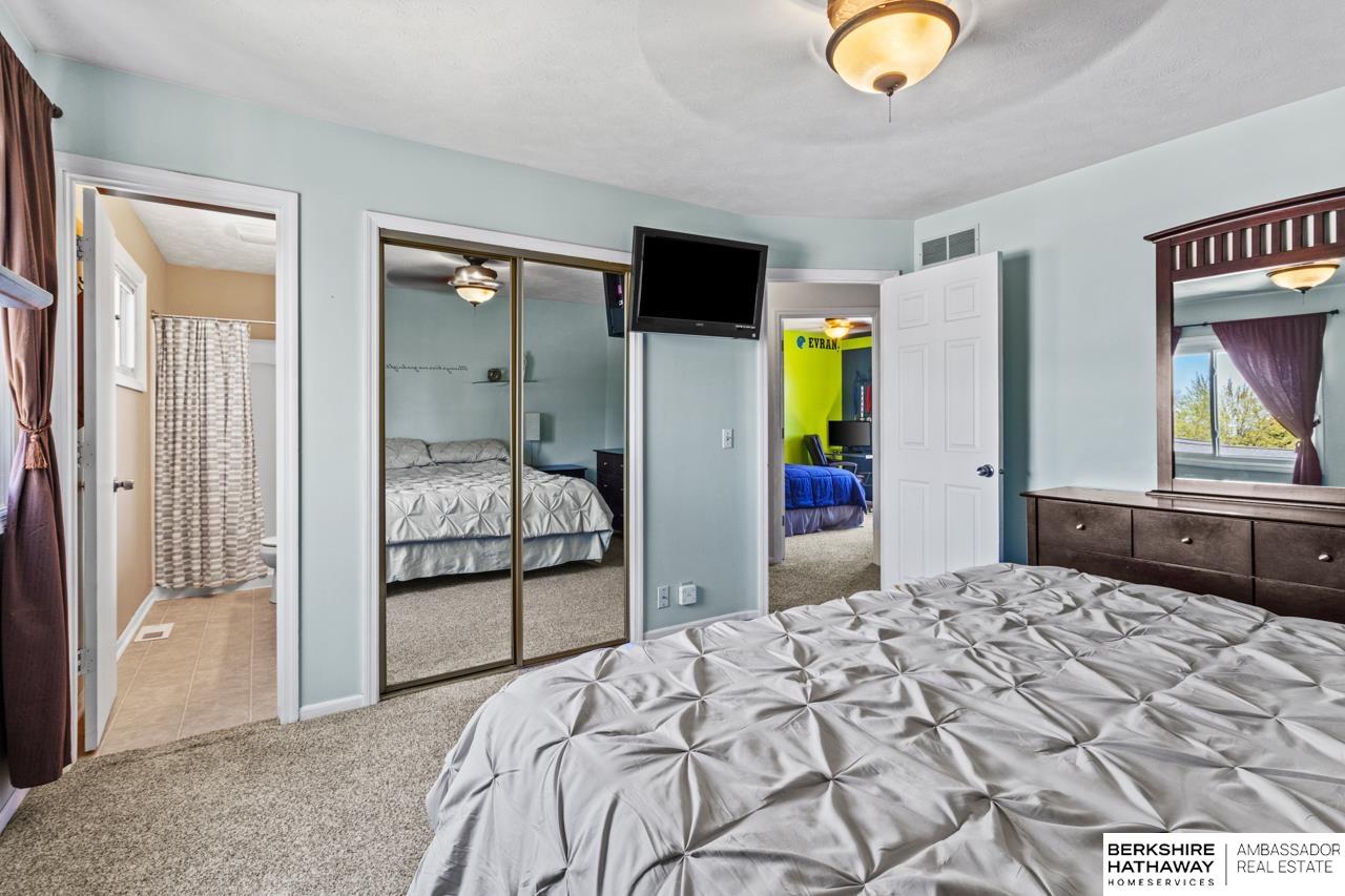 Omaha, Nebraska 68137, United States, 3 Bedrooms Bedrooms, ,2 BathroomsBathrooms,Residential,Pending,121275