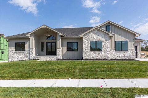 Photo of 5717 S 200th Circle, Omaha, NE 68135 (MLS # 22528933)