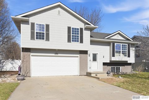 Photo of 5642 Redtail Road, Council Bluffs, IA 51501 (MLS # 22608260)