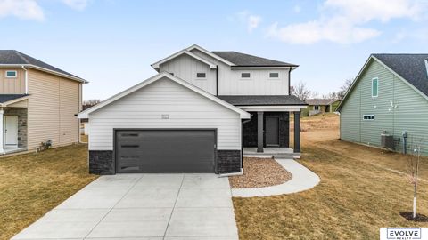 Photo of 921 Arlene Circle, Papillion, NE 68046 (MLS # 22608375)