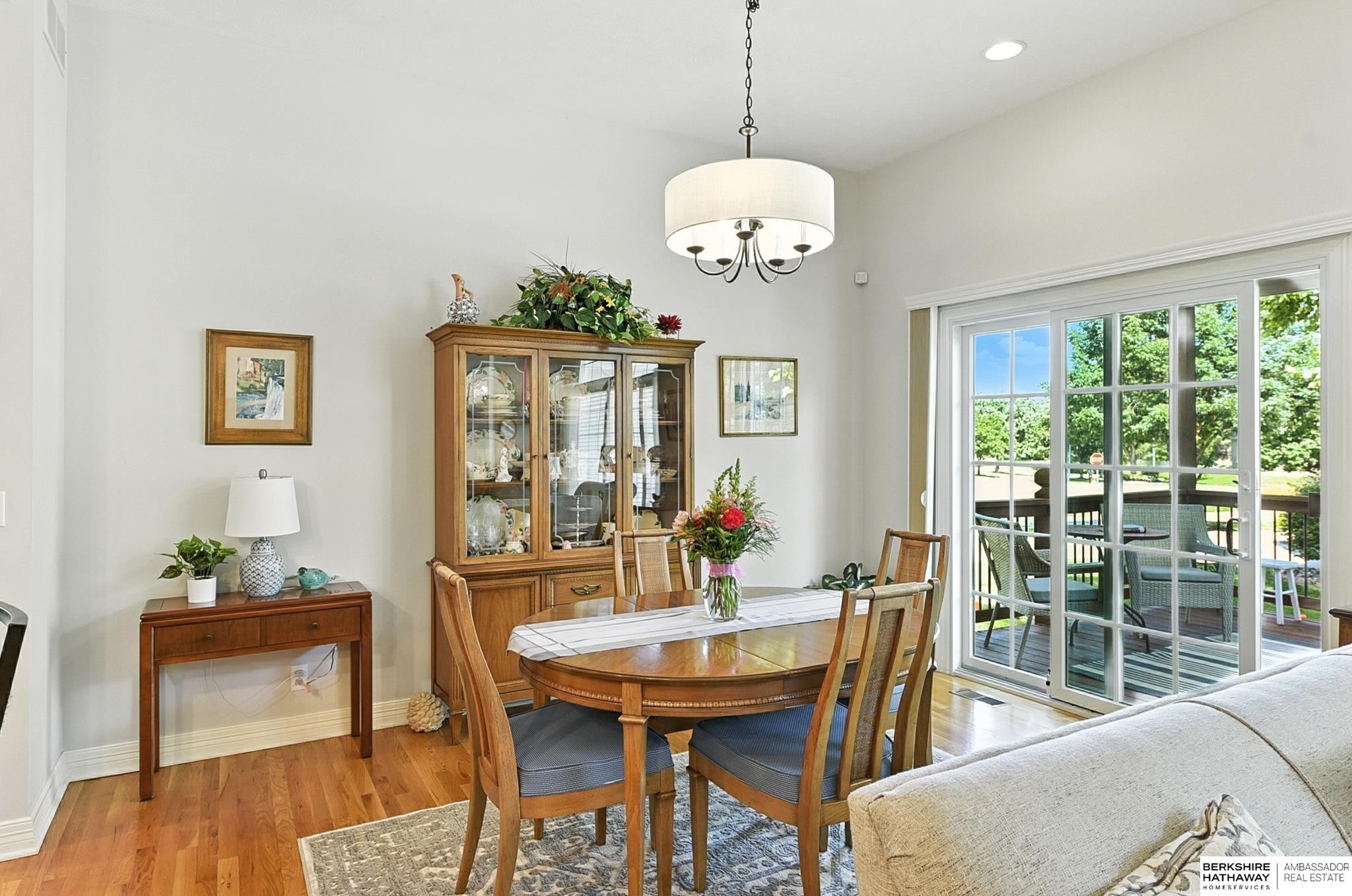 Omaha, Nebraska 68135, United States, 4 Bedrooms Bedrooms, ,3 BathroomsBathrooms,Residential,Pending,200860