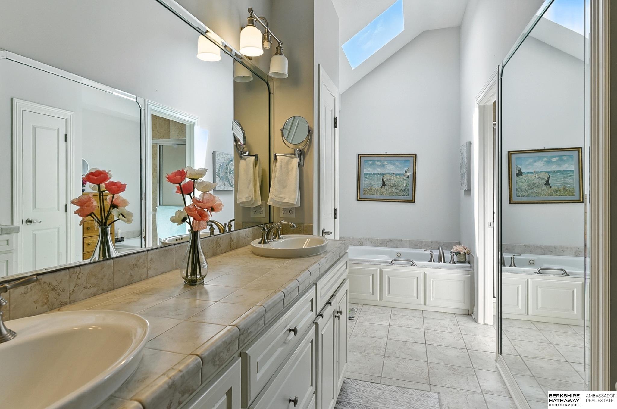 Omaha, Nebraska 68135, United States, 4 Bedrooms Bedrooms, ,3 BathroomsBathrooms,Residential,Pending,200860