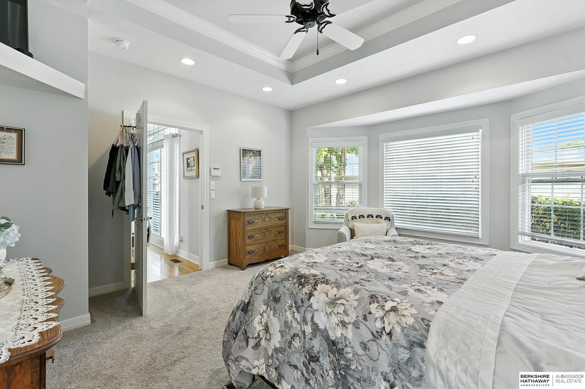 Omaha, Nebraska 68135, United States, 4 Bedrooms Bedrooms, ,3 BathroomsBathrooms,Residential,Pending,200860