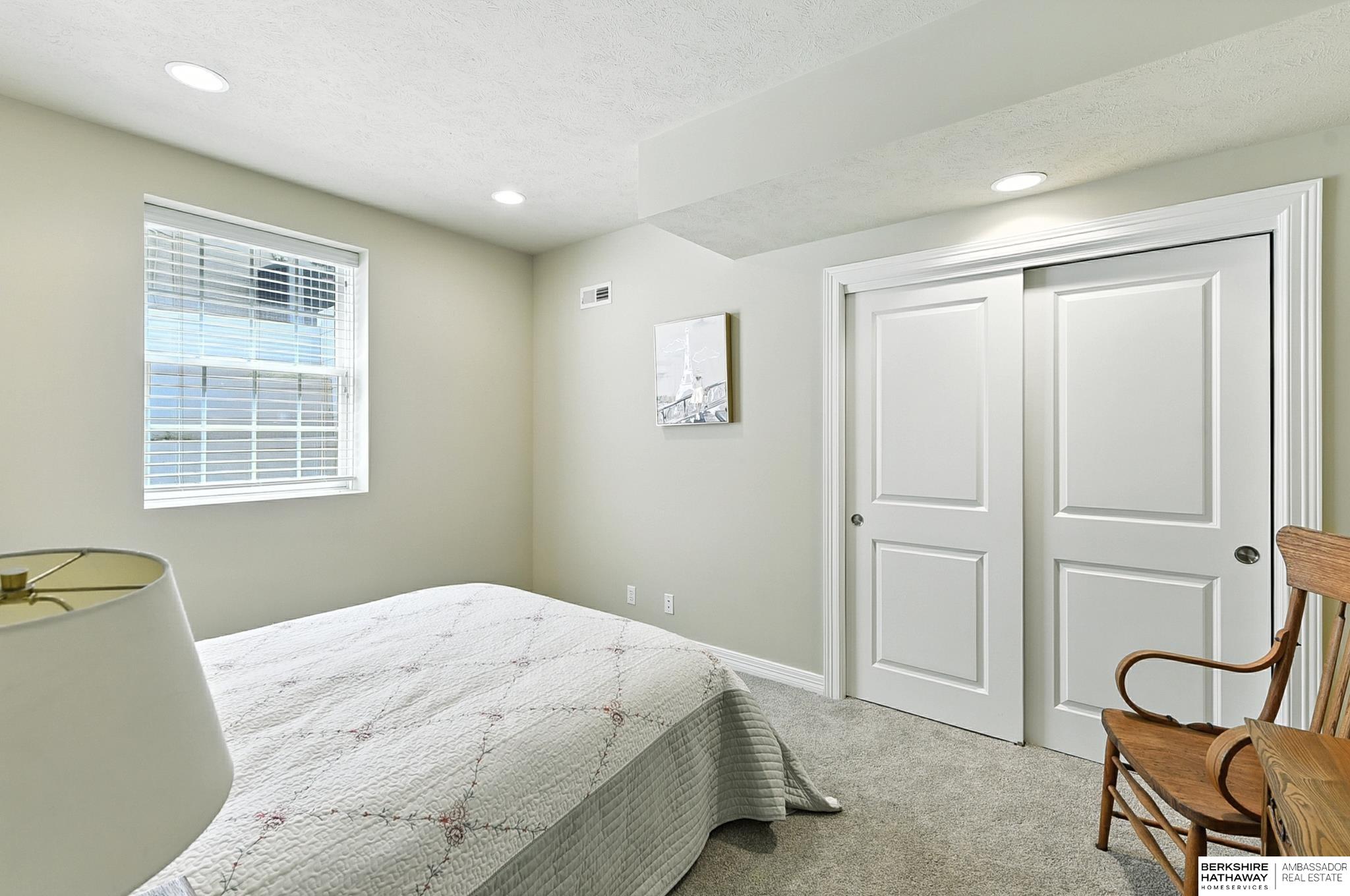 Omaha, Nebraska 68135, United States, 4 Bedrooms Bedrooms, ,3 BathroomsBathrooms,Residential,Pending,200860