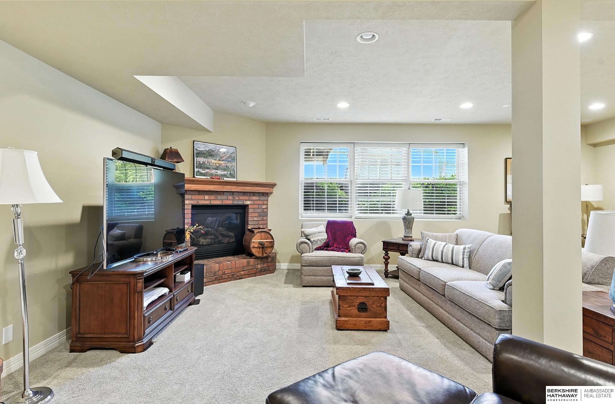 Omaha, Nebraska 68135, United States, 4 Bedrooms Bedrooms, ,3 BathroomsBathrooms,Residential,Pending,200860