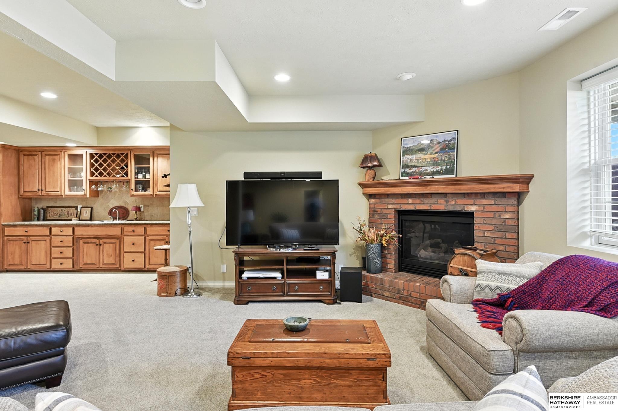 Omaha, Nebraska 68135, United States, 4 Bedrooms Bedrooms, ,3 BathroomsBathrooms,Residential,Pending,200860