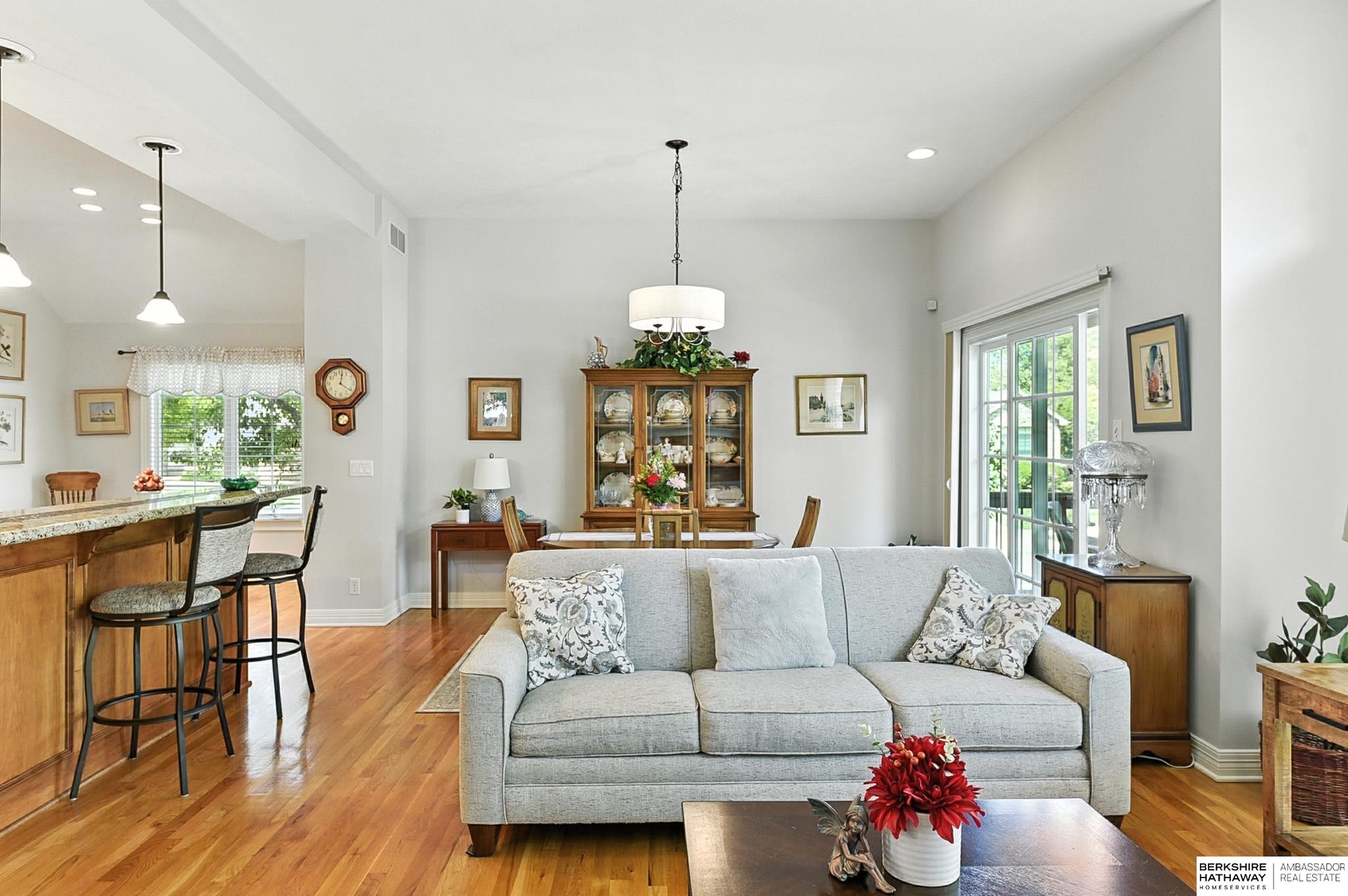 Omaha, Nebraska 68135, United States, 4 Bedrooms Bedrooms, ,3 BathroomsBathrooms,Residential,Pending,200860