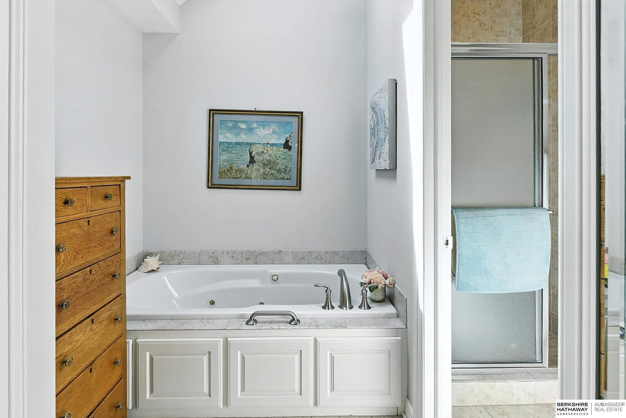 Omaha, Nebraska 68135, United States, 4 Bedrooms Bedrooms, ,3 BathroomsBathrooms,Residential,Pending,200860