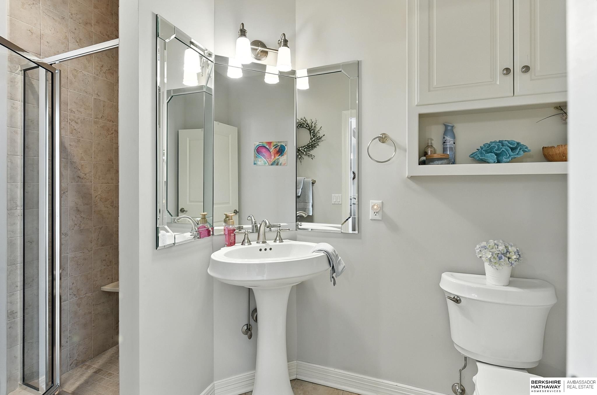 Omaha, Nebraska 68135, United States, 4 Bedrooms Bedrooms, ,3 BathroomsBathrooms,Residential,Pending,200860