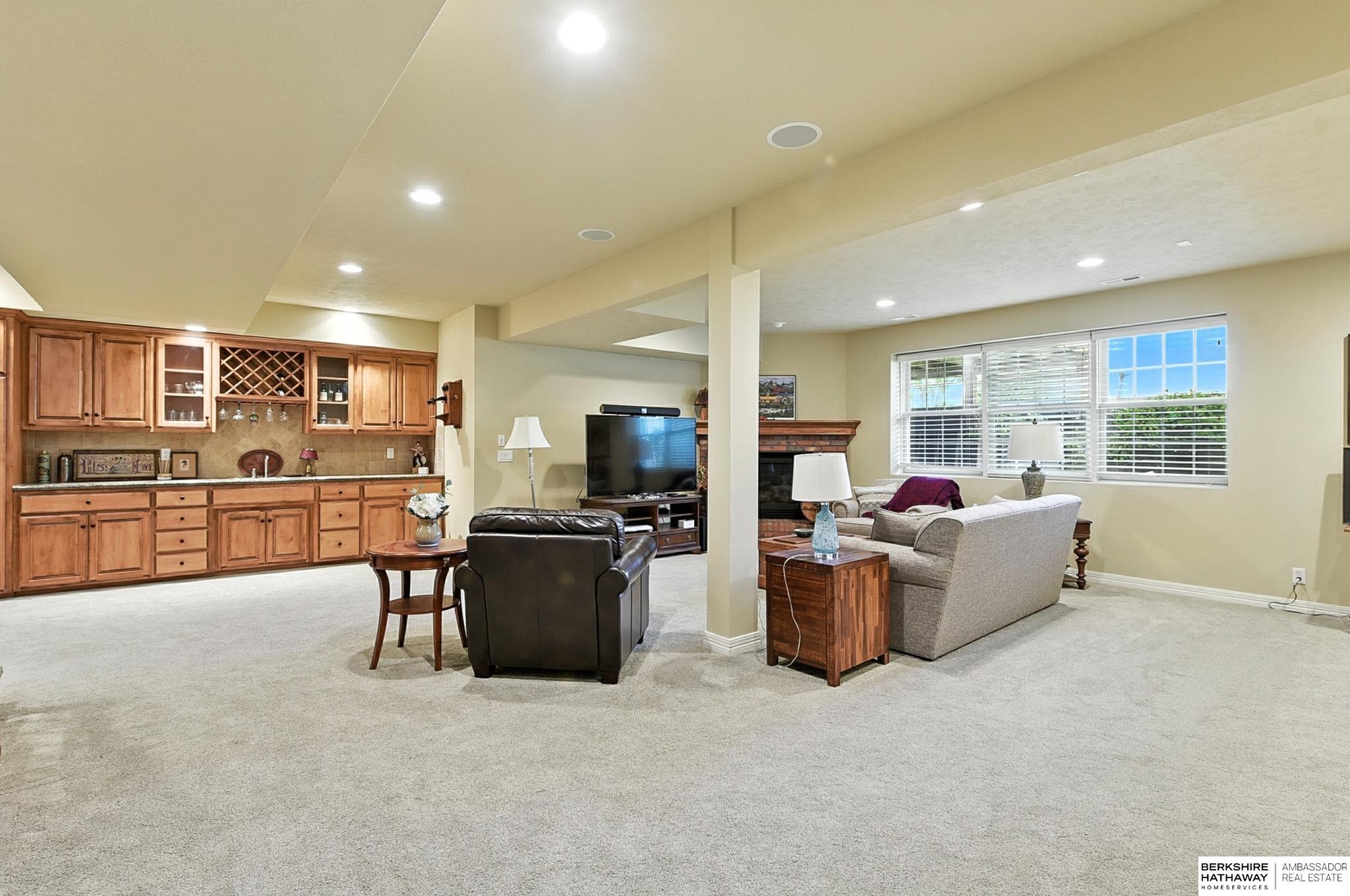 Omaha, Nebraska 68135, United States, 4 Bedrooms Bedrooms, ,3 BathroomsBathrooms,Residential,Pending,200860