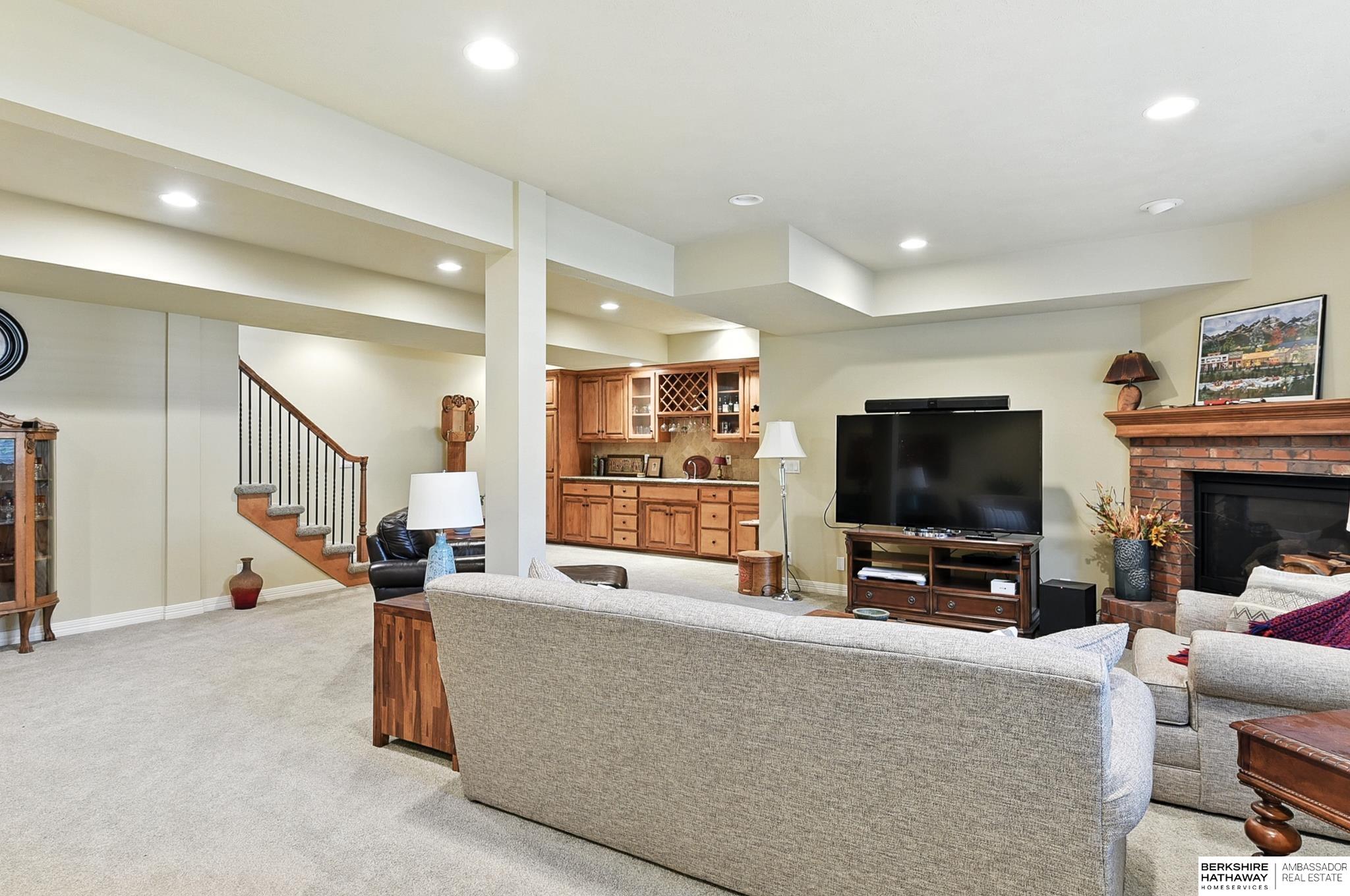 Omaha, Nebraska 68135, United States, 4 Bedrooms Bedrooms, ,3 BathroomsBathrooms,Residential,Pending,200860