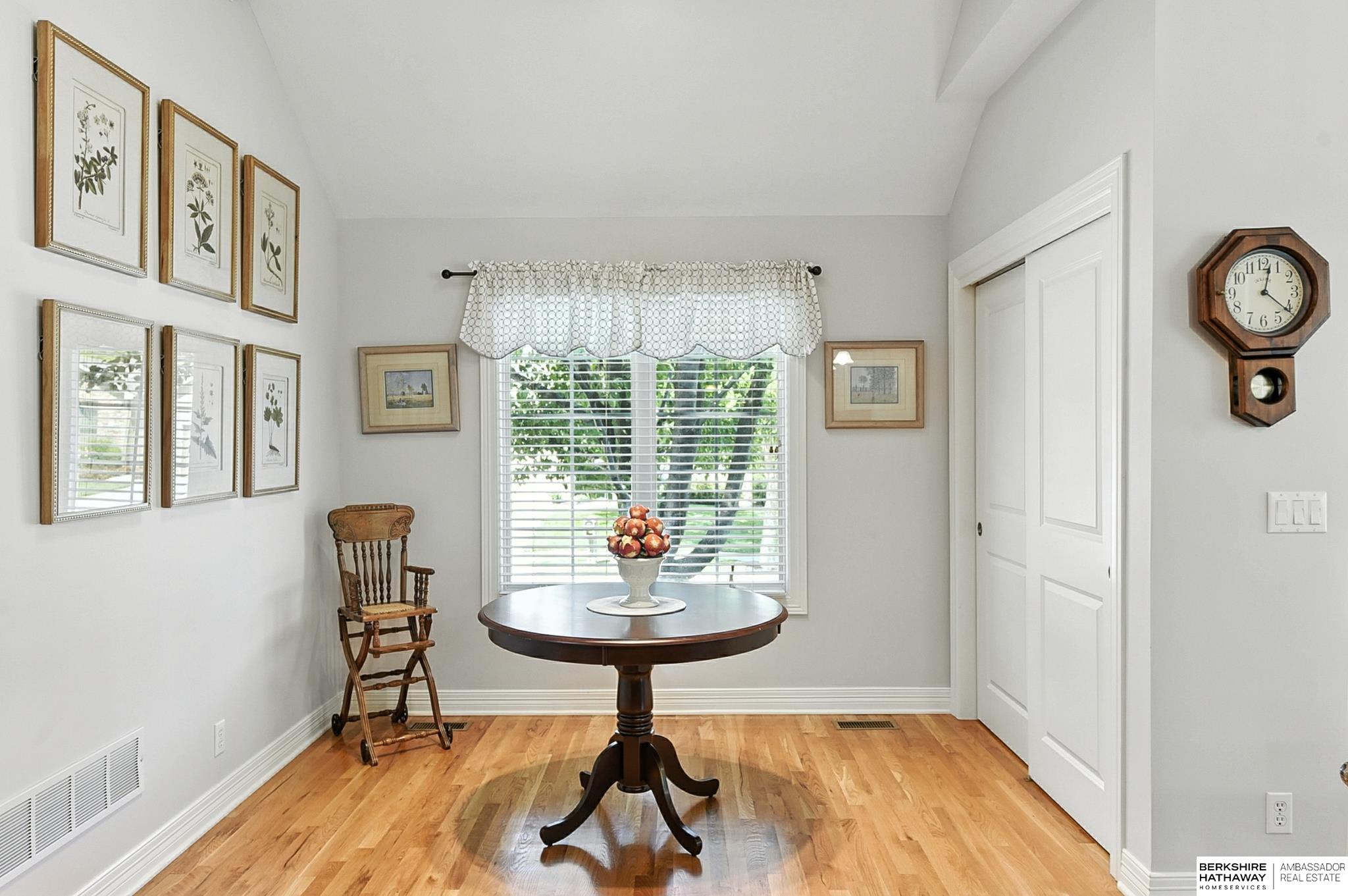 Omaha, Nebraska 68135, United States, 4 Bedrooms Bedrooms, ,3 BathroomsBathrooms,Residential,Pending,200860