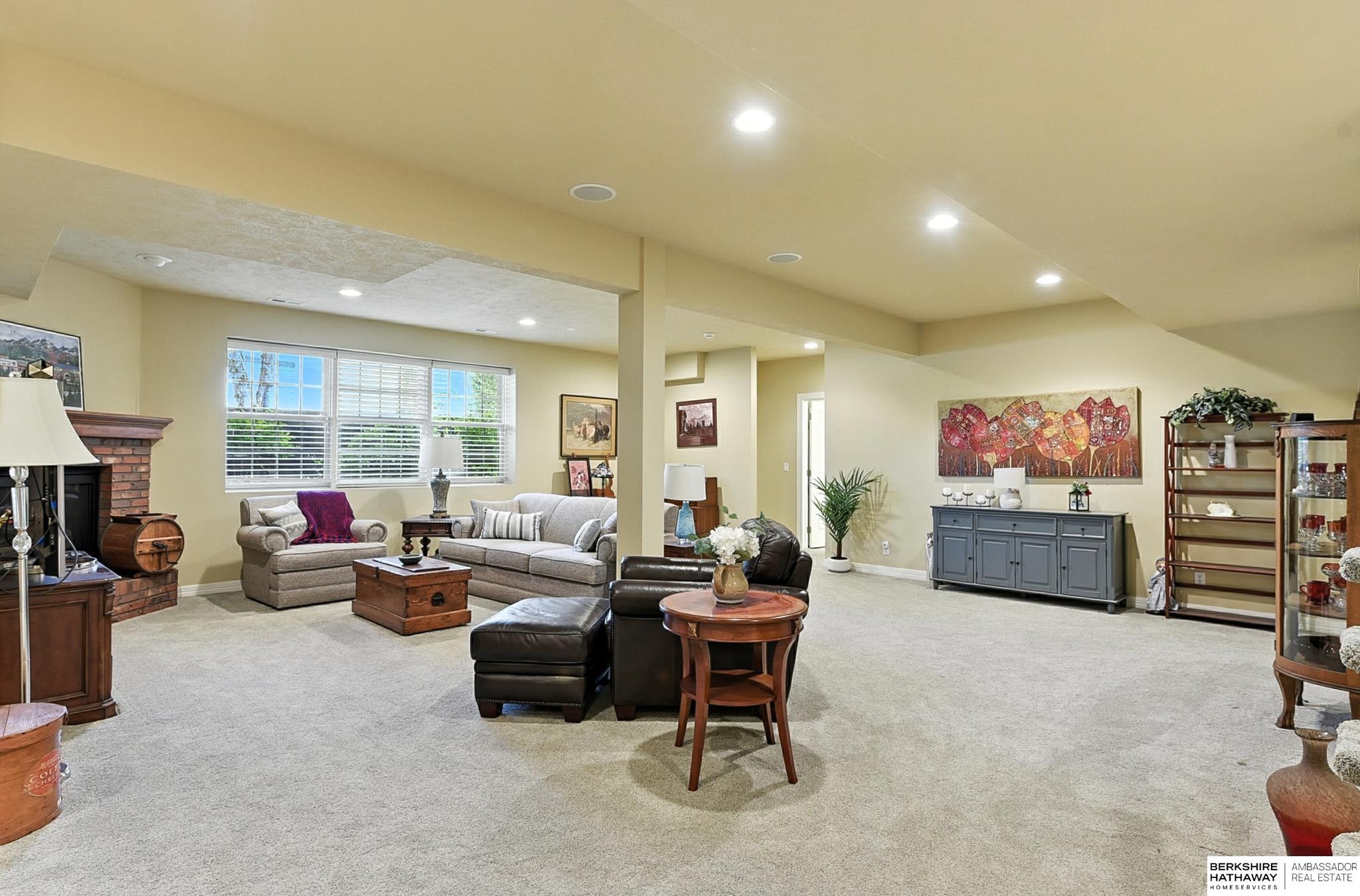 Omaha, Nebraska 68135, United States, 4 Bedrooms Bedrooms, ,3 BathroomsBathrooms,Residential,Pending,200860