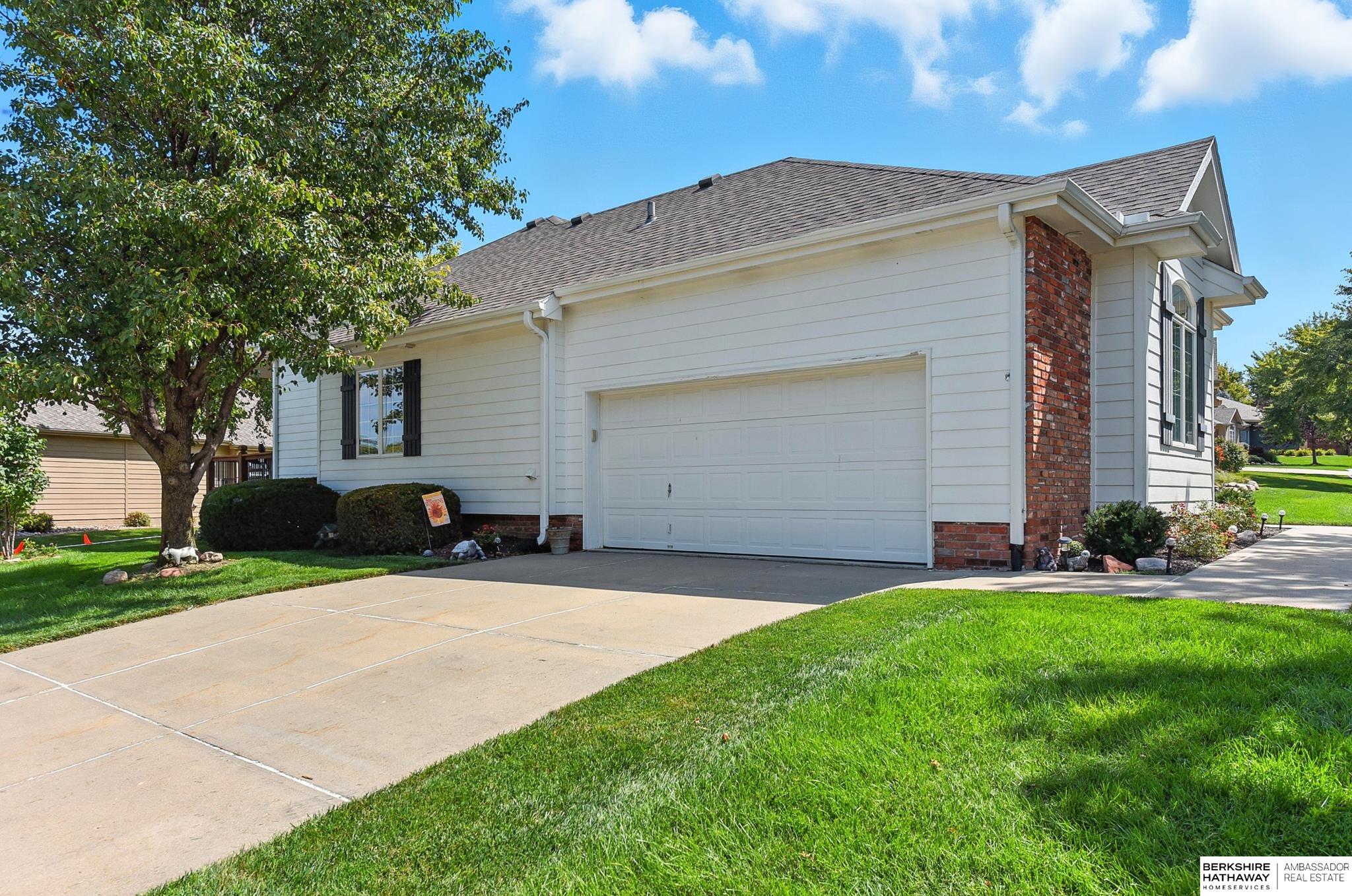 Omaha, Nebraska 68135, United States, 4 Bedrooms Bedrooms, ,3 BathroomsBathrooms,Residential,Pending,200860