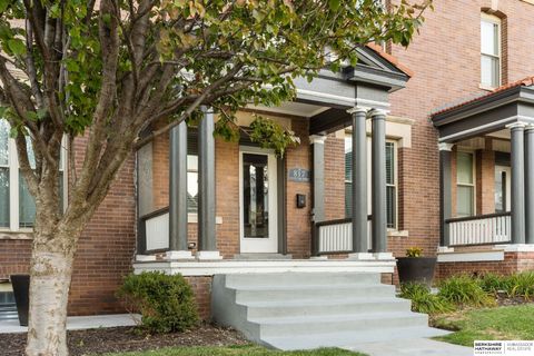 Photo of 817 S 33rd Street, Omaha, NE 68105 (MLS # 22602718)