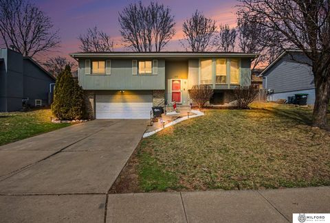 Photo of 8202 Tucker Street, Omaha, NE 68122 (MLS # 22607475)