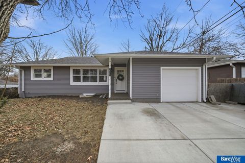 Photo of 3523 Smith Street, Lincoln, NE 68506 (MLS # 22604155)
